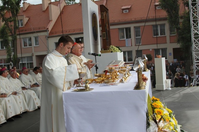 Pułtusk. Msza św. na rozpoczęcie nawiedzenia. Cz. 1