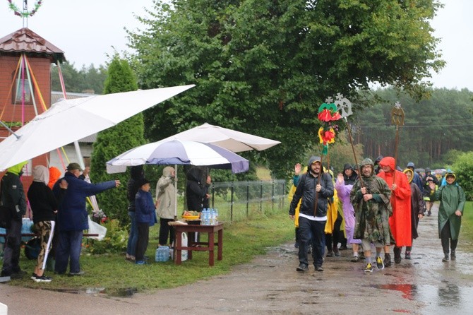 Pielgrzymka na Jasną Górę. Pierwszy dzień cz. 1