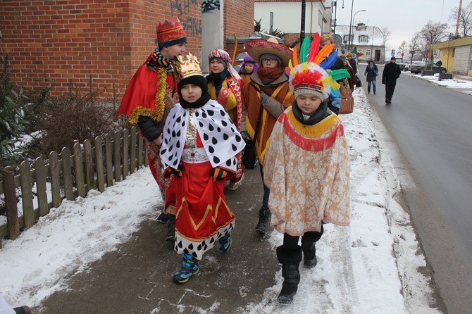 Mali kolędnicy w Płocku