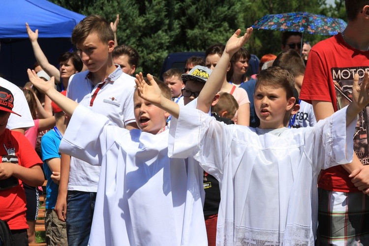 Ministranci i dzieci komunijne w Czerwińsku
