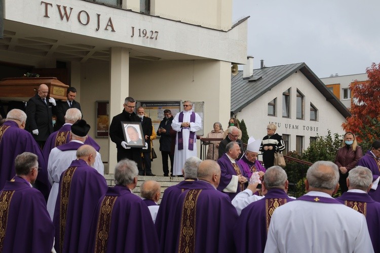 Płońsk. Pogrzeb ks. Krzysztofa Brzuski