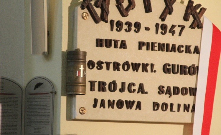 Poświęcenie tablicy wołyńskiej w Płocku