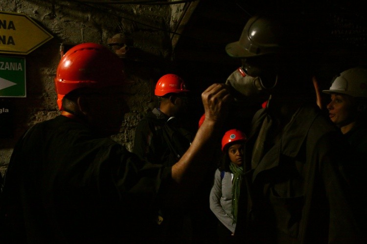Młodzież z Dominikany w kopalni GUIDO
