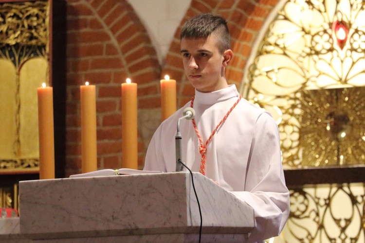 Msza Krzyżma w katedrze elbląskiej cz. 1 