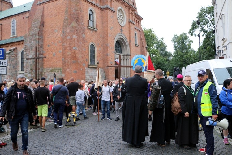 Płock. Pielgrzymka na Jasną Górę 2023 - wyjście