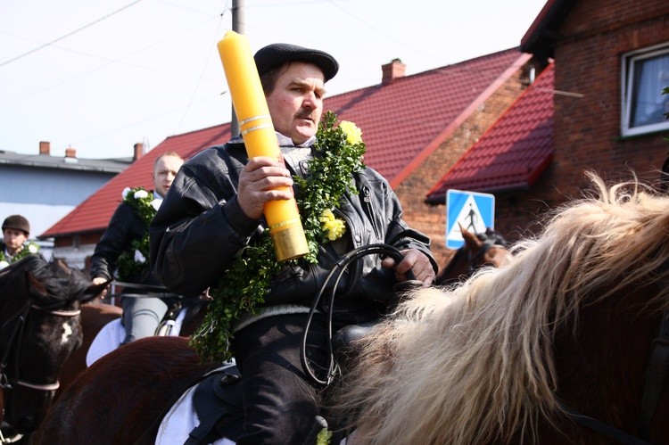 Wielkanocna procesja konna w Ostropie