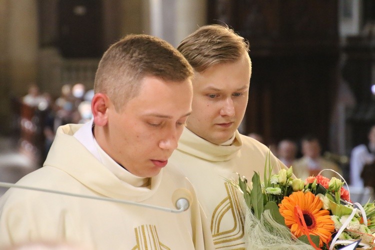 Święcenia kapłańskie w płockiej katedrze.