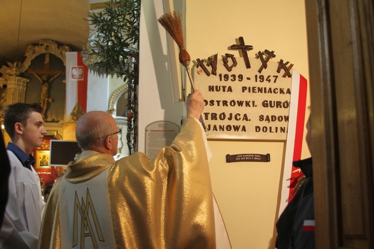 Poświęcenie tablicy wołyńskiej w Płocku