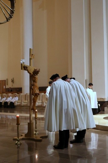 Liturgia Wielkiego Piątku w katedrze Chrystusa Króla