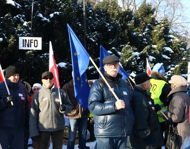 Demonstaracja KOD-u w Elblągu 