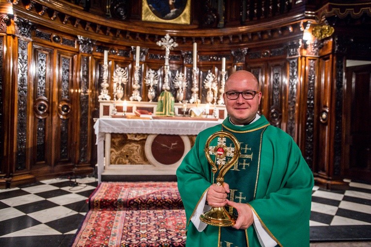 Ks. Rajewski: Parafia bez kościoła, proboszcz bez plebanii. Wspólnota jako work in progress…