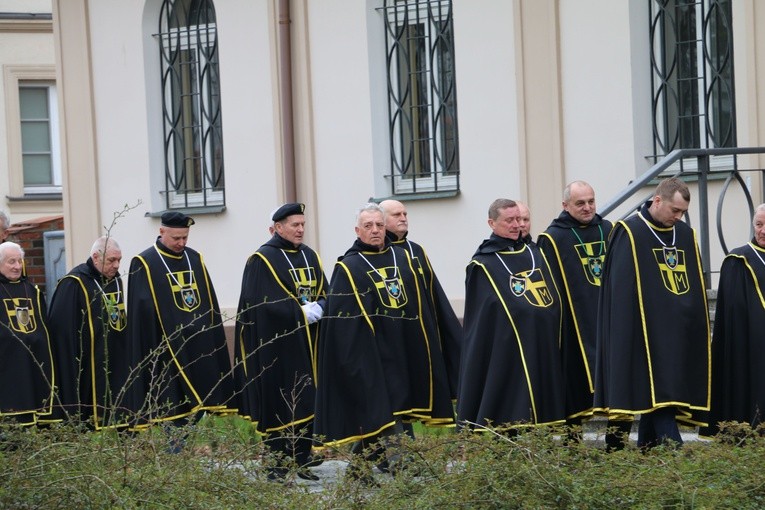 Płock. Dziękczynna modlitwa pod oknem papieskim