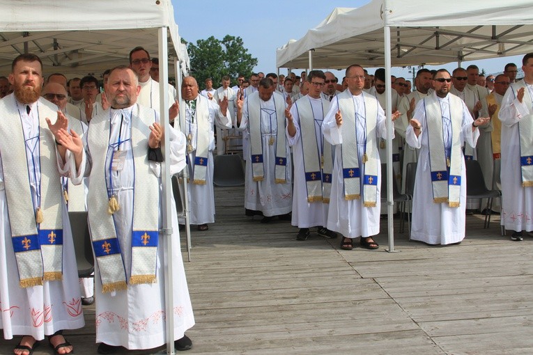 Pielgrzymka na Jasną Górę. Msza św. na szczycie