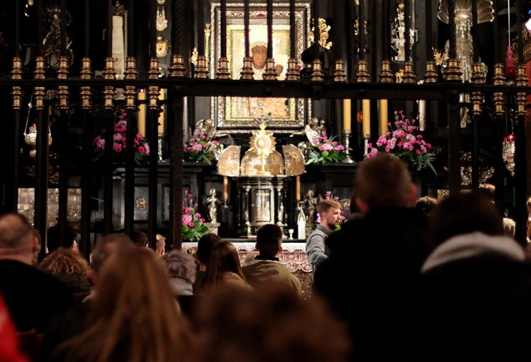 Jasna Góra - czuwanie maturzystów