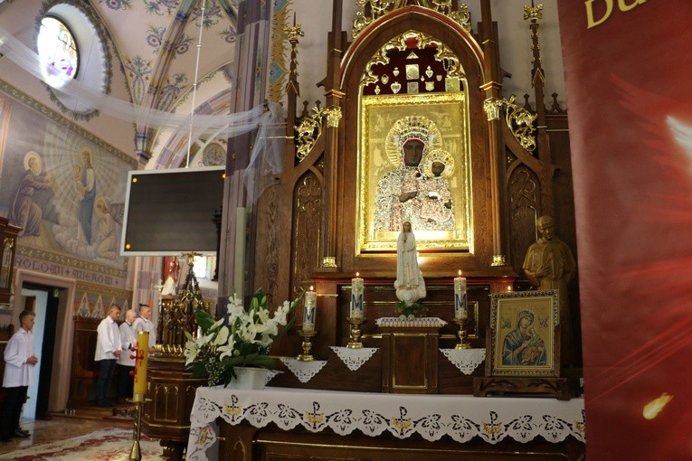 Szyszki. Poświęcenie odnowionego wnętrza kościoła