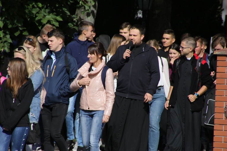 Rostkowo. Pielgrzymka młodzieży