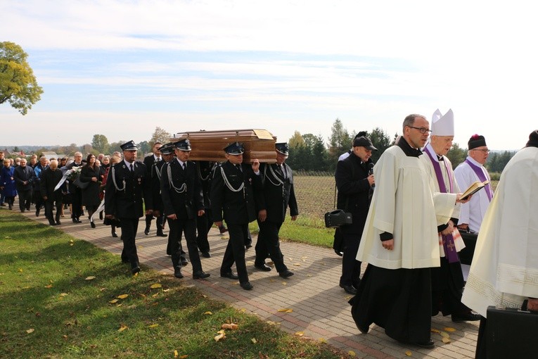 Lekowo. Pogrzeb ks. Tadeusza Janowskiego