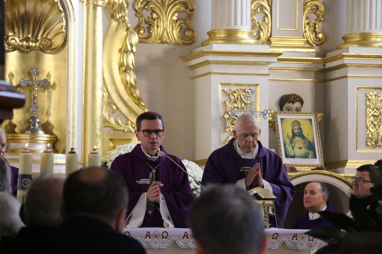 Pomiechowo. Pogrzeb ks. kan. Franciszka Kacprzyckiego