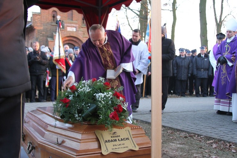 Pogrzeb ks. Adama Łacha - część I