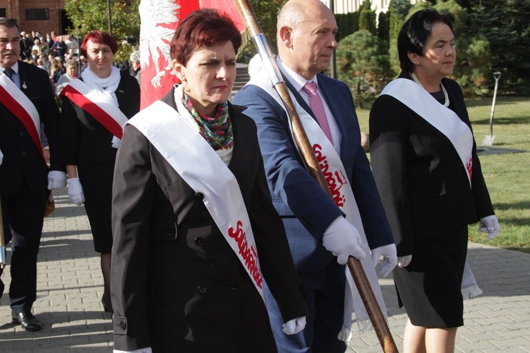 Pomnik bł. ks. J. Popiełuszki w Mławie