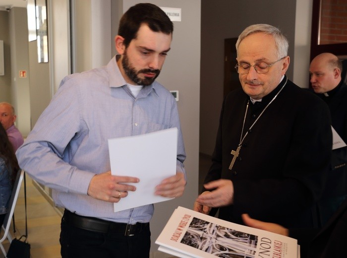 Uroczyste posiedzenie zespołu synodalnego młodych 