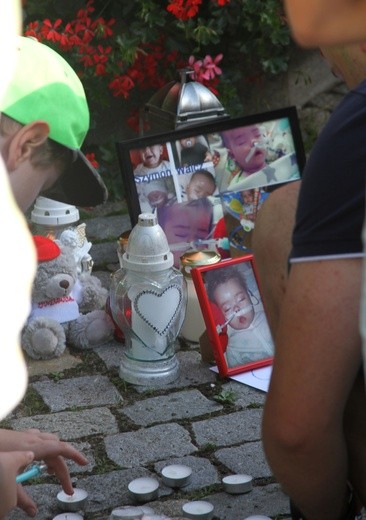 Akcja "Światełko dla Szymonka"