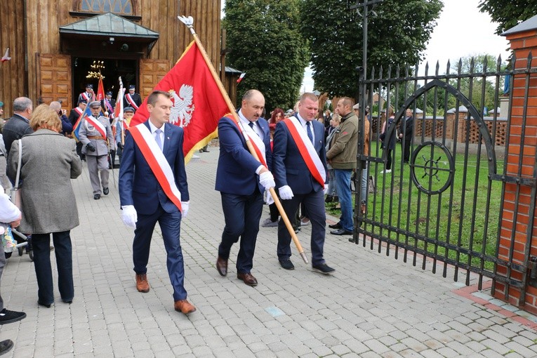 Chociszewo. Uroczystości przy mogile Męczenników Fortu III w Pomiechówku