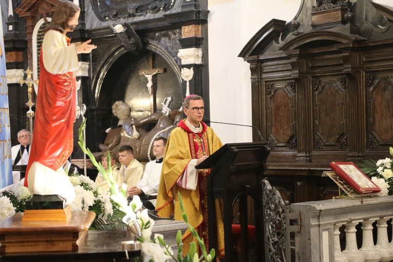 Krasne. Poświęcenie odnowionego ołtarza