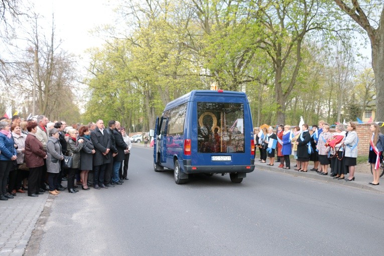 Ostrowite. Nawiedzenie w parafii św. Stanisława Kostki