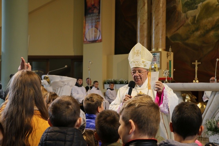 Ciechanów. Uroczystości w parafii MB Fatimskiej