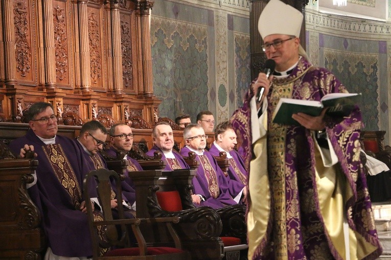 Płock. Środa Popielcowa w katedrze