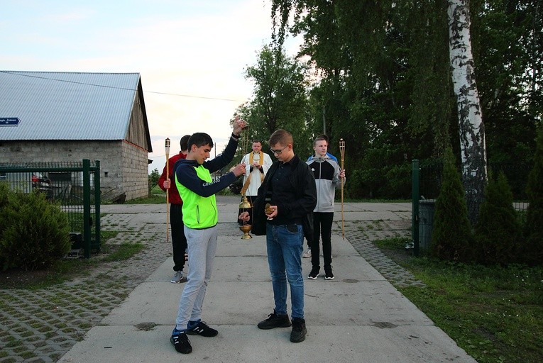 Spływ kajakowy młodych