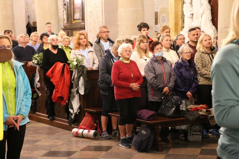 Pielgrzymka na Jasną Górę. Msza św. w katedrze cz. 2