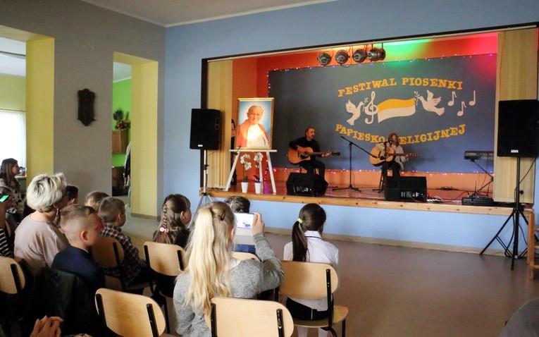 Konkurs piosenki religijno-papieskiej
