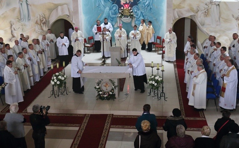 Poświęcenie kościoła Matki Bożej Fatimskiej i św. Jana Pawła II 