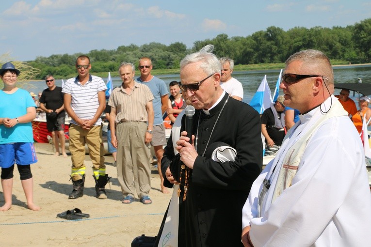 Czerwińsk n. Wisłą. Różaniec z bp. Piotrem Liberą