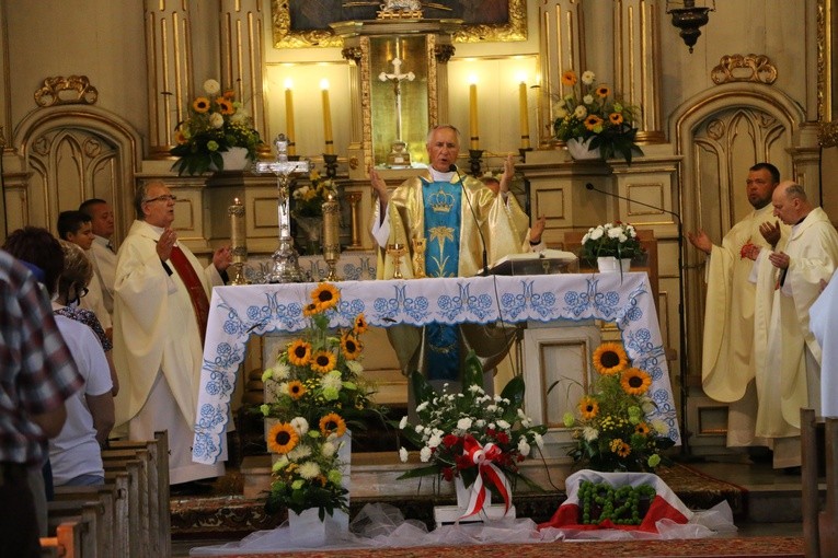 Wyszogród. Poświęcenie odnowionego nagrobka ułana Jana Mąkowskiego