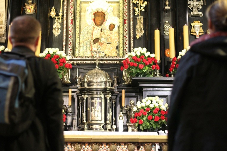 Pielgrzymka. W kaplicy Matki Bożej