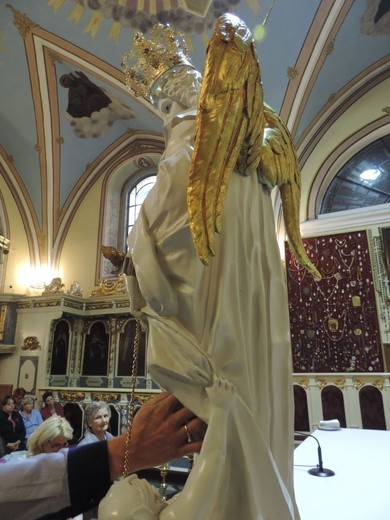 Figura św. Michała Archanioła w Oborach