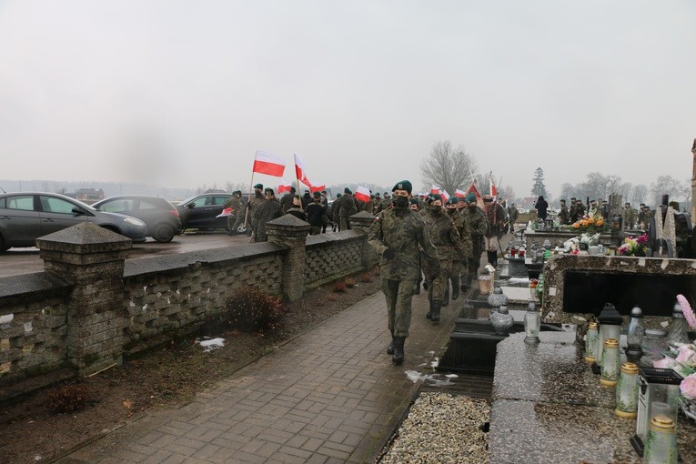 Strzelcy w hołdzie powstańcom styczniowym