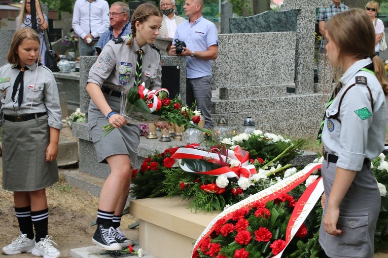 Wyszogród. Poświęcenie odnowionego nagrobka ułana Jana Mąkowskiego