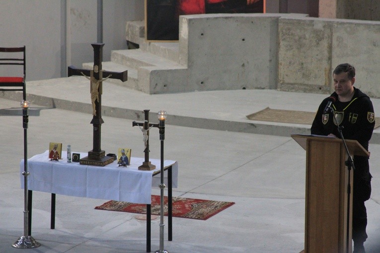 Płock. Rekolekcje Rycerzy JP II - sanktuarium