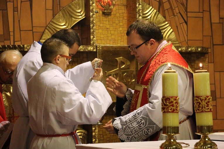Parafia św. Brunona w Elblągu - wprowadzenie relikwi bł. ks. Jerzego Popiełuszki