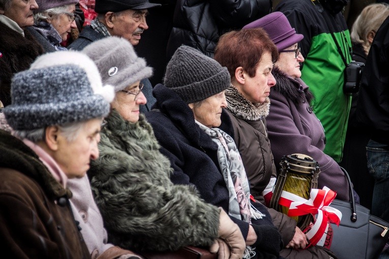 Cześć i chwała bohaterom!