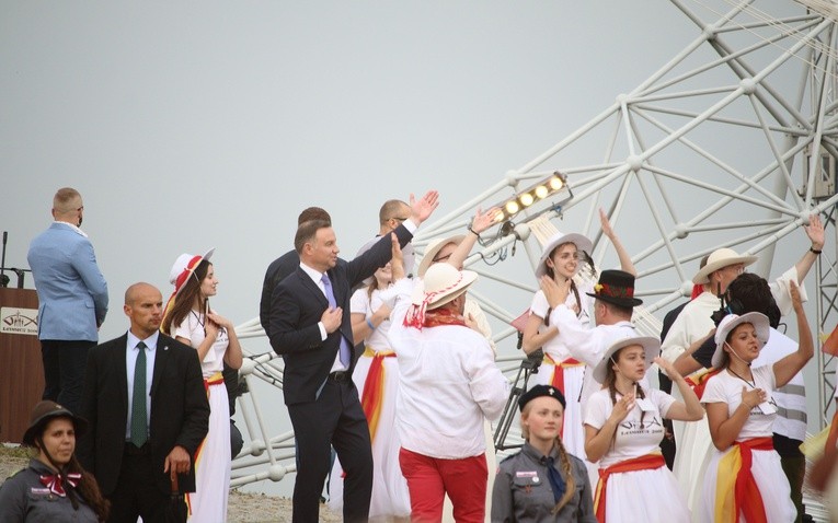 Modlitwa, śpiew i taniec