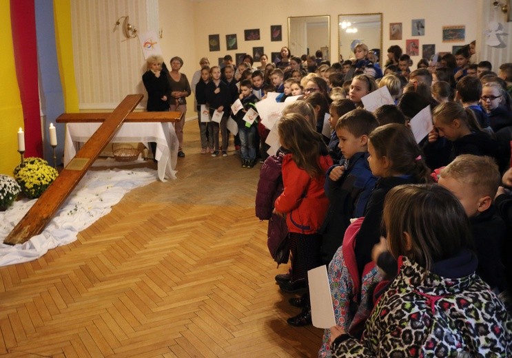 Symbole ŚDM - Zespół Szkół Pijarskich w Elblągu