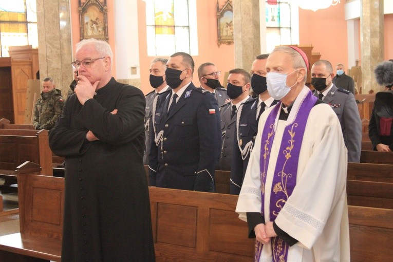 Płock. Msza św. za policjantów pomordowanych w Katyniu