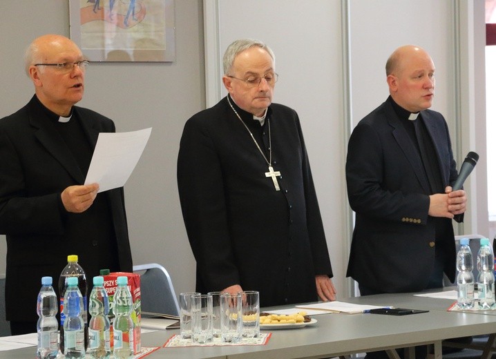 Uroczyste posiedzenie zespołu synodalnego młodych 