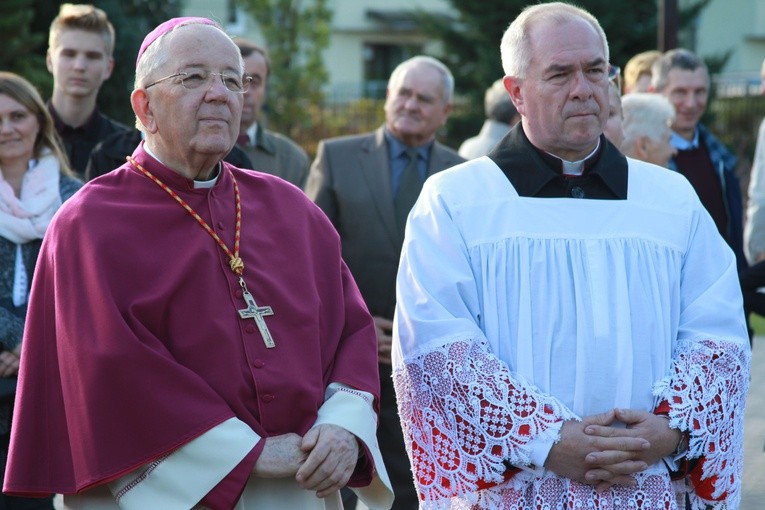 Pomnik bł. ks. J. Popiełuszki w Mławie