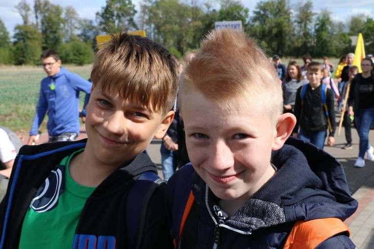 Rostkowo. Pielgrzymka dzieci (część I)